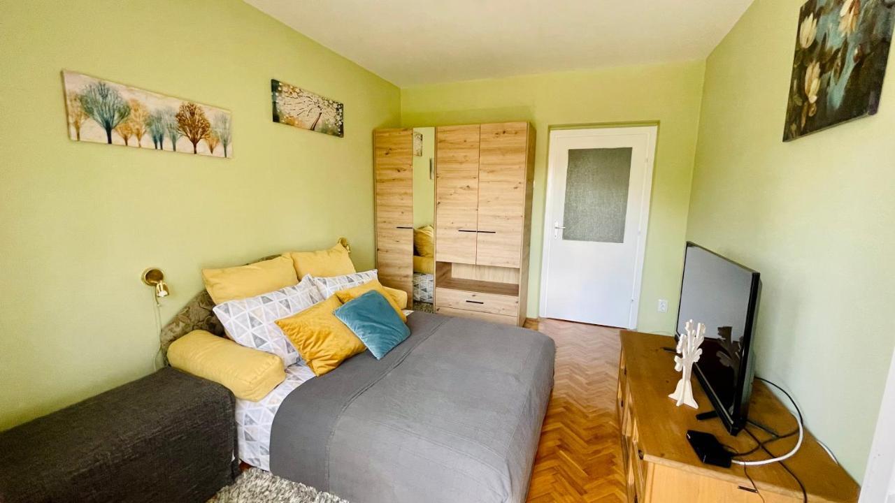 Apartman Jelena II Leilighet Sremska Mitrovica Eksteriør bilde